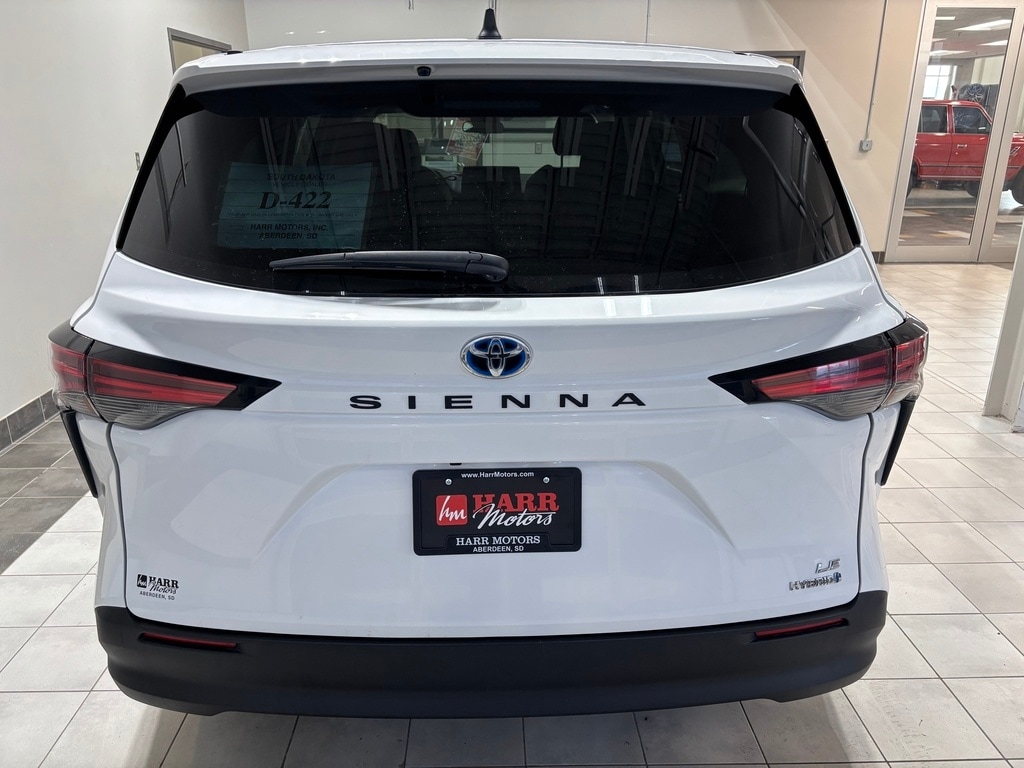 2022 Toyota Sienna LE photo 4