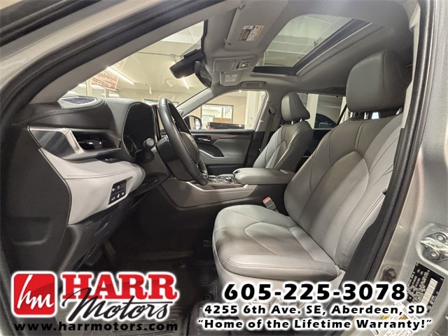 2022 Toyota Highlander Limited - Photo 17