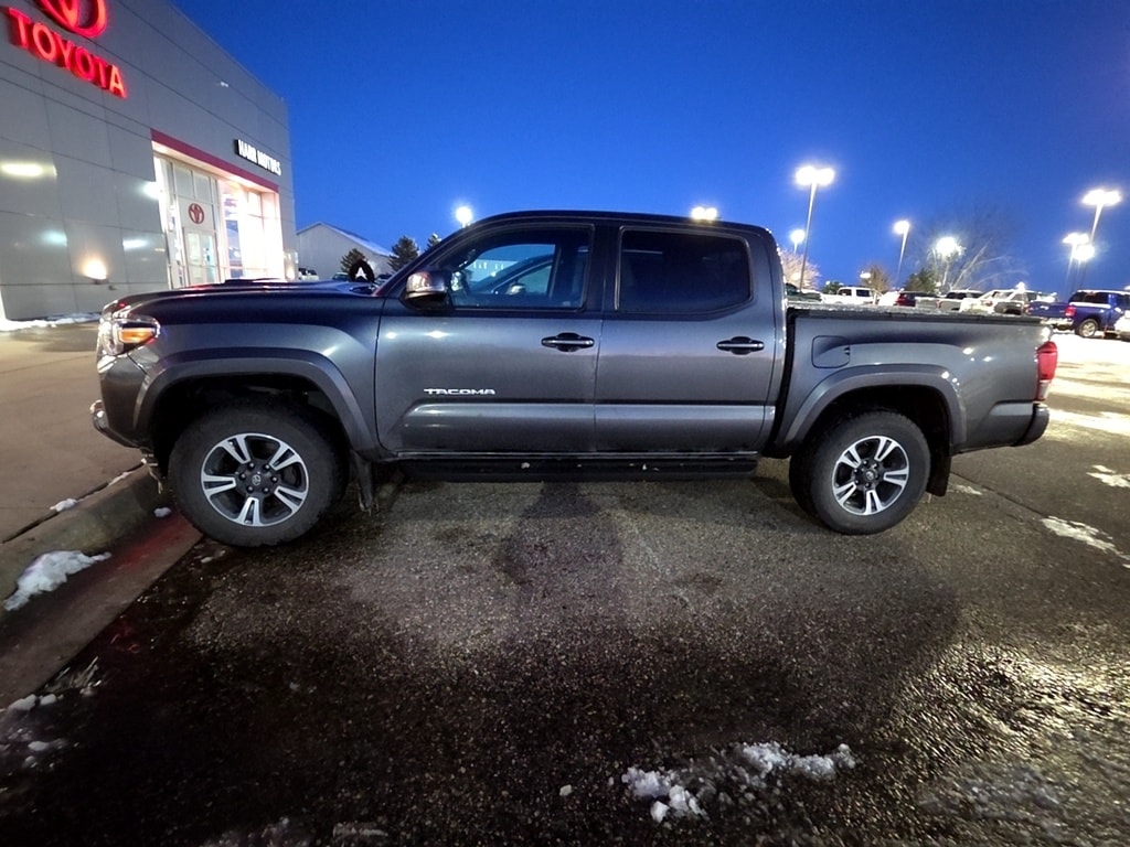 2018 Toyota Tacoma TRD Sport's photo