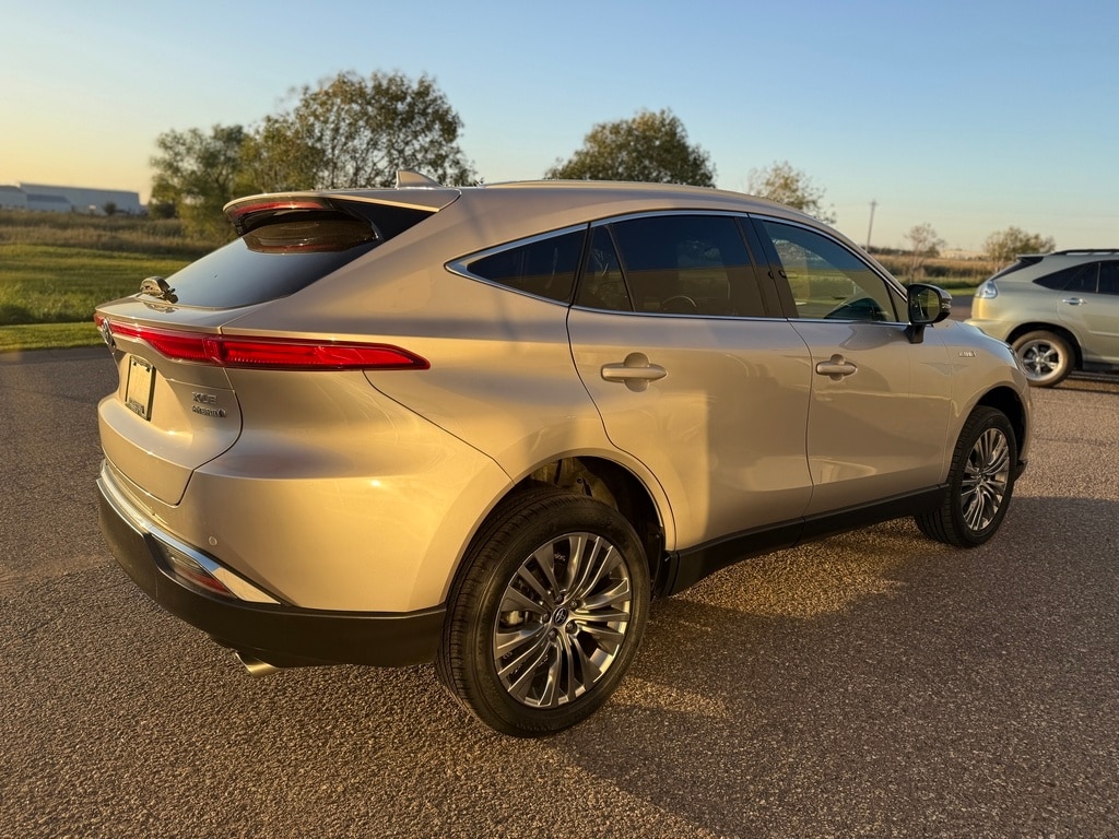 2021 Toyota Venza XLE photo 4