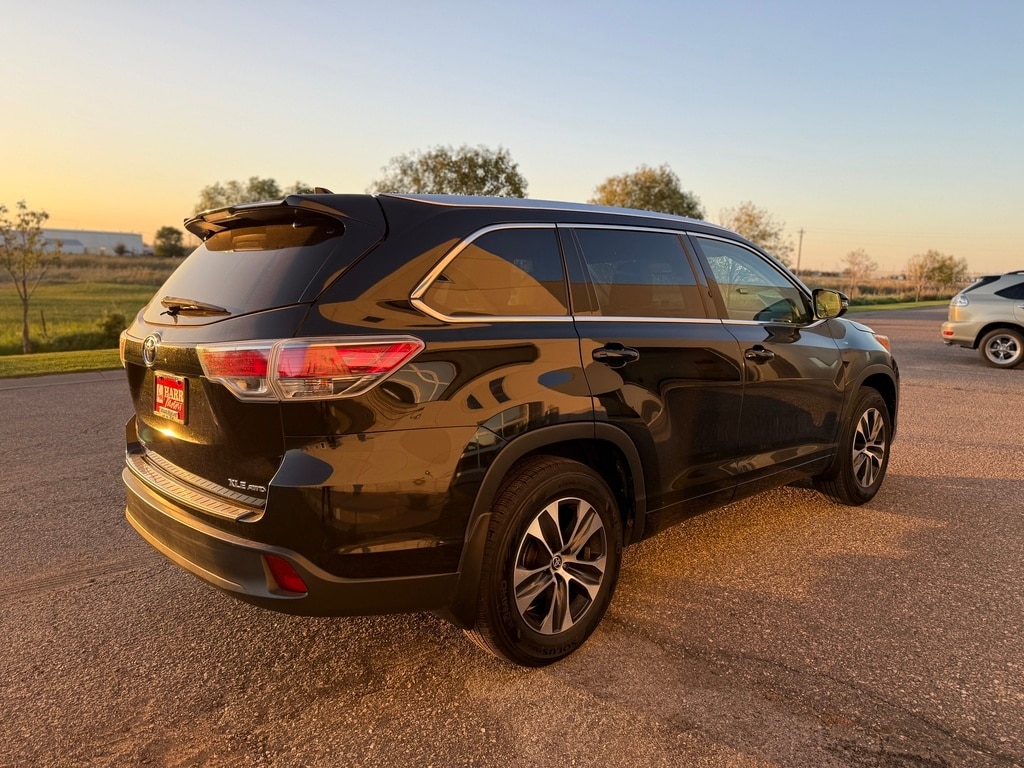 2015 Toyota Highlander XLE photo 3