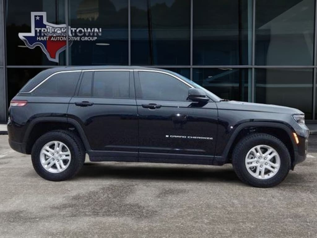 Used 2025 Jeep Grand Cherokee Laredo SUV