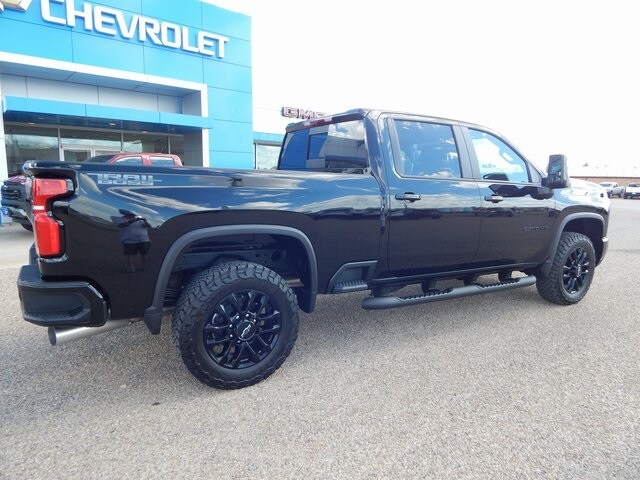 2025 Chevrolet Silverado 2500HD LT photo 3