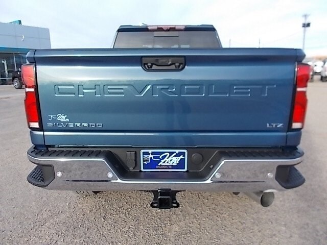 2025 Chevrolet Silverado 2500HD LTZ photo 3