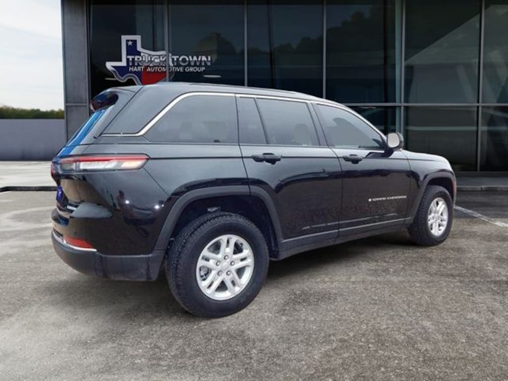Used 2025 Jeep Grand Cherokee Laredo SUV