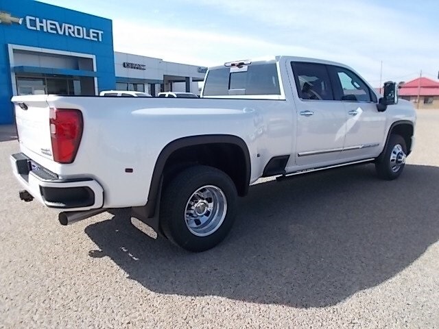 2025 Chevrolet Silverado 3500HD High Country photo 2