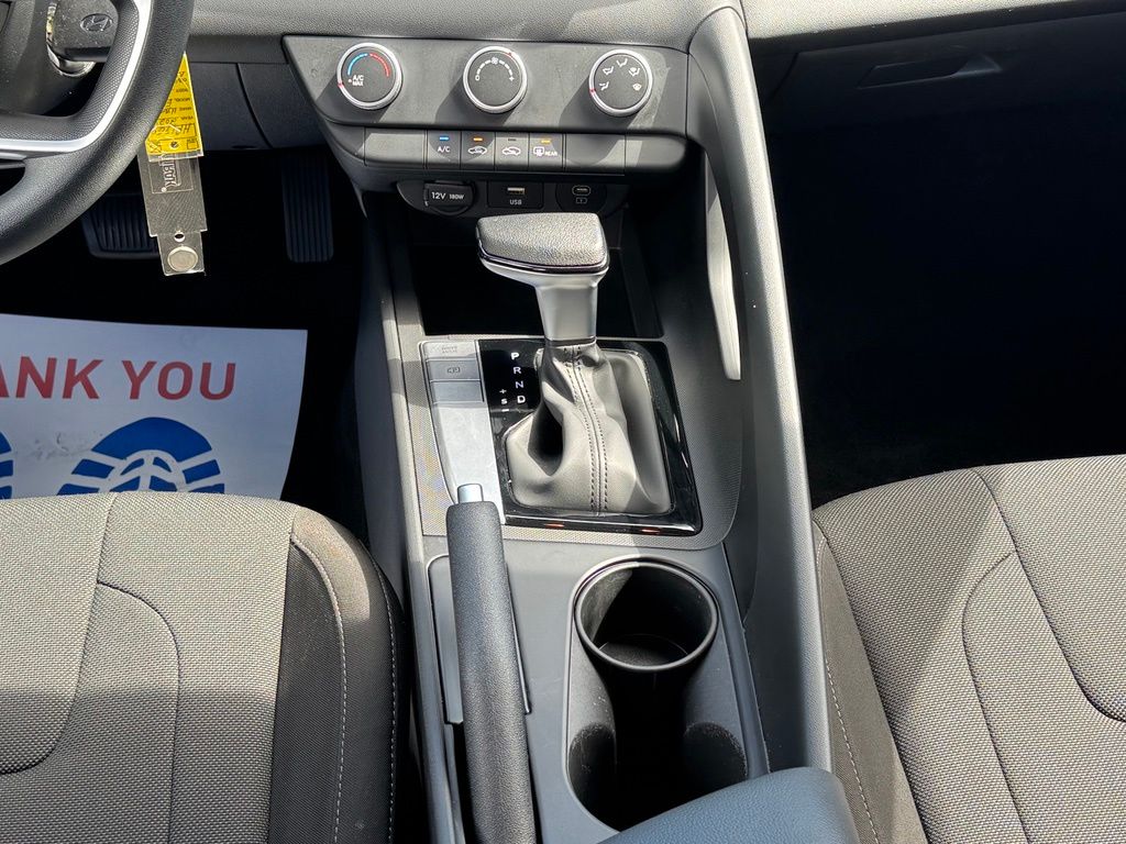 2024 Hyundai Elantra SE - Photo 16