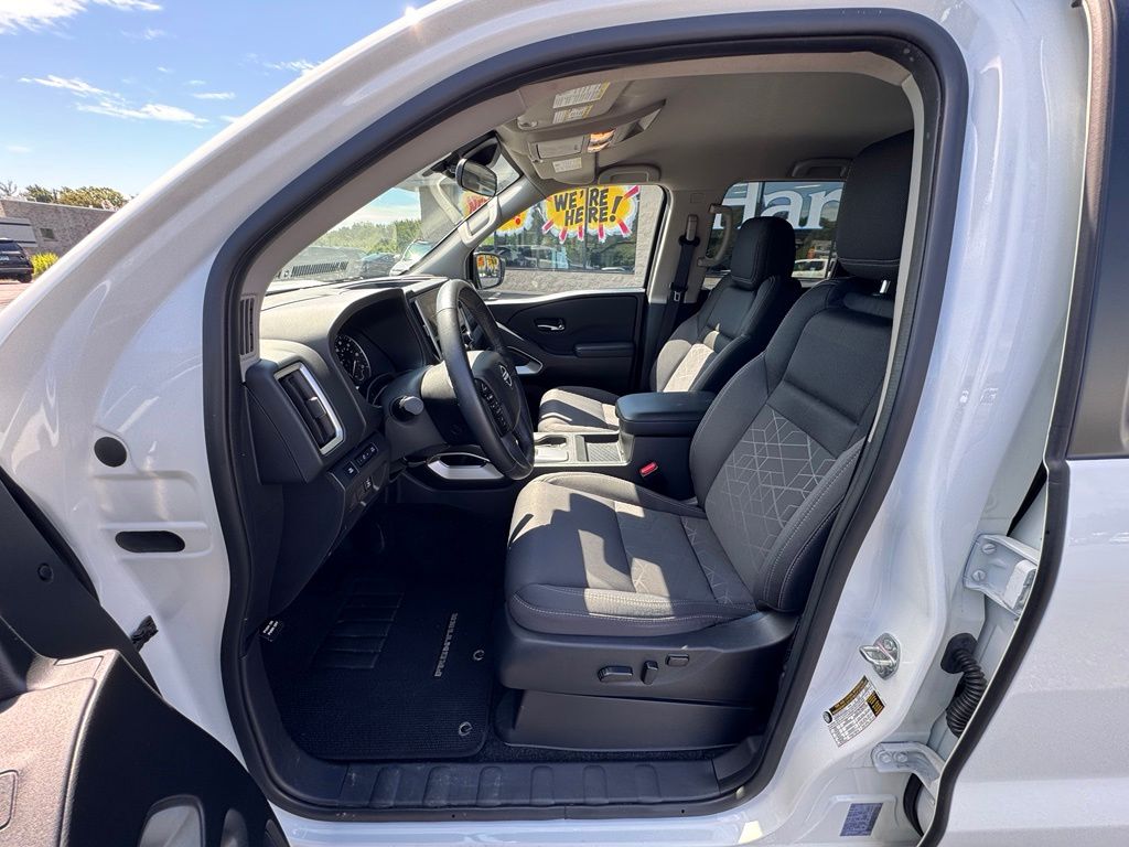 2025 Nissan Frontier SV - Photo 32