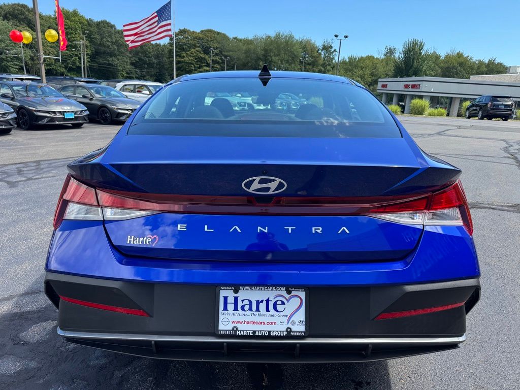 2024 Hyundai Elantra SE - Photo 6