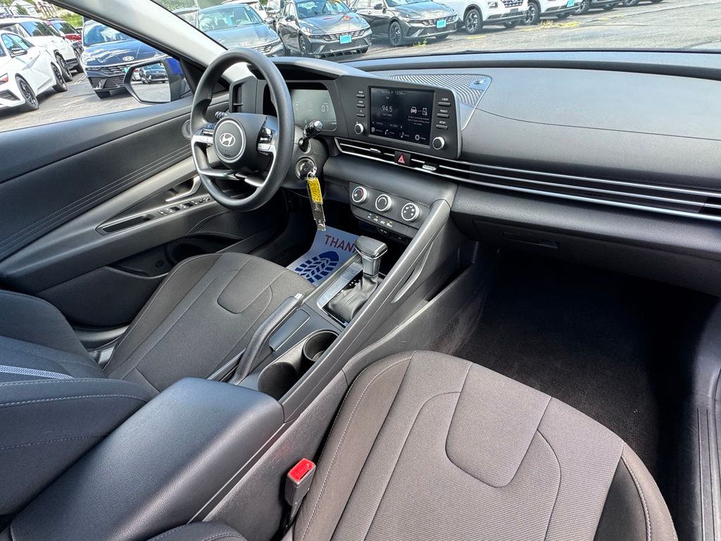 2024 Hyundai Elantra SE - Photo 28