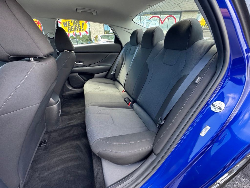 2024 Hyundai Elantra SE - Photo 11