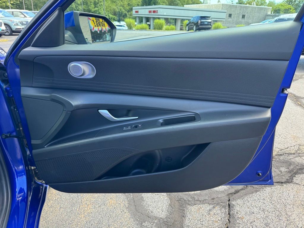 2024 Hyundai Elantra SE - Photo 29