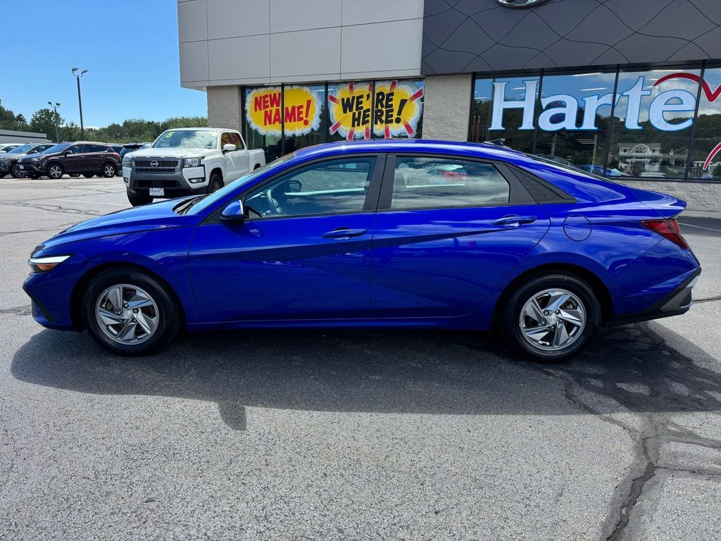 2024 Hyundai Elantra SE - Photo 8