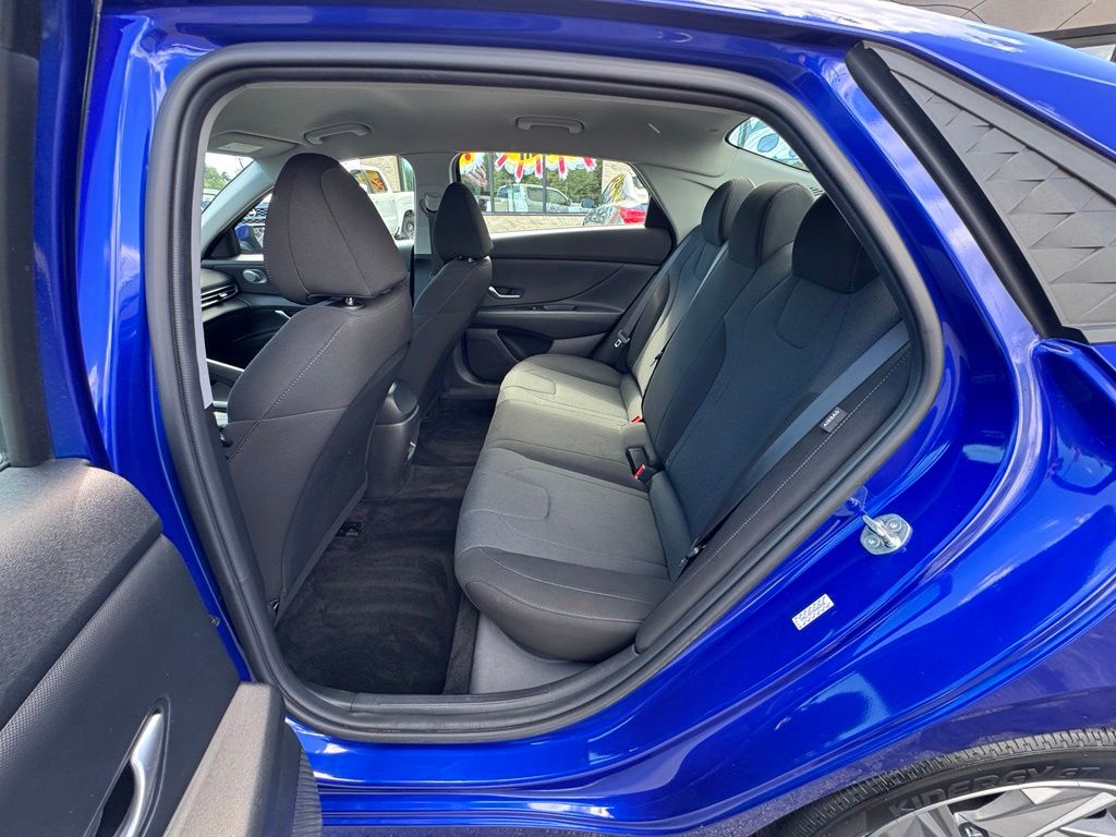 2024 Hyundai Elantra SE - Photo 9