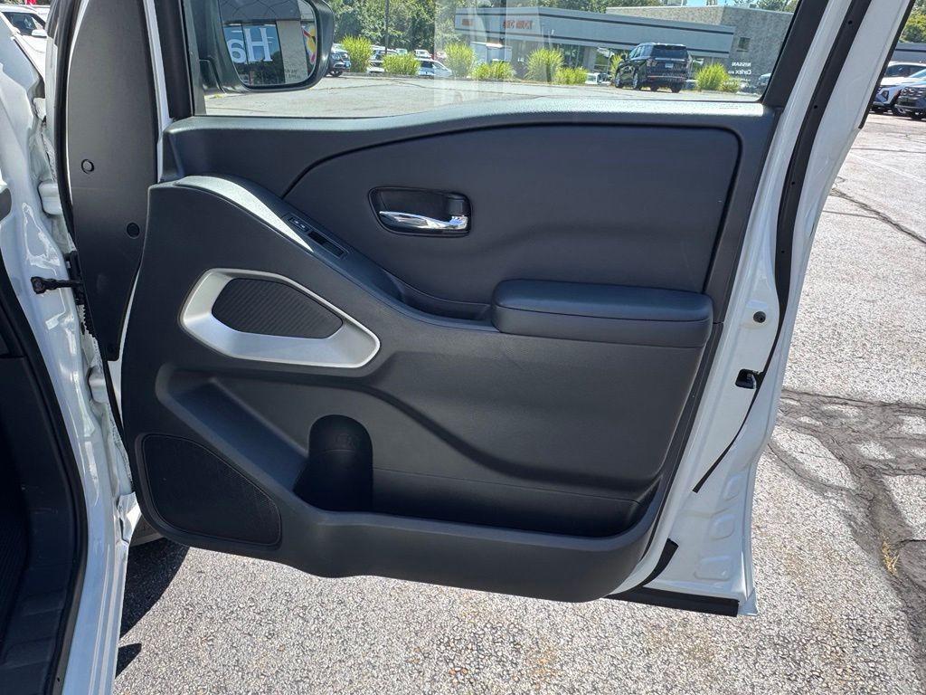 2025 Nissan Frontier SV - Photo 25