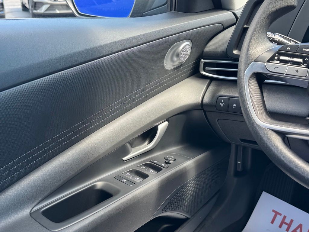 2024 Hyundai Elantra SE - Photo 19