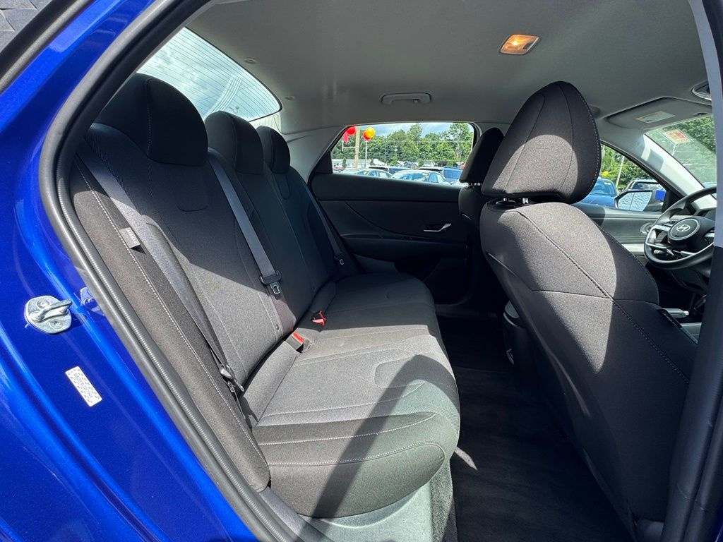 2024 Hyundai Elantra SE - Photo 24
