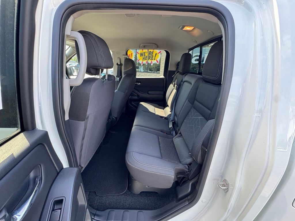 2025 Nissan Frontier SV - Photo 9