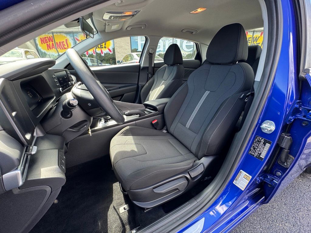 2024 Hyundai Elantra SE - Photo 32