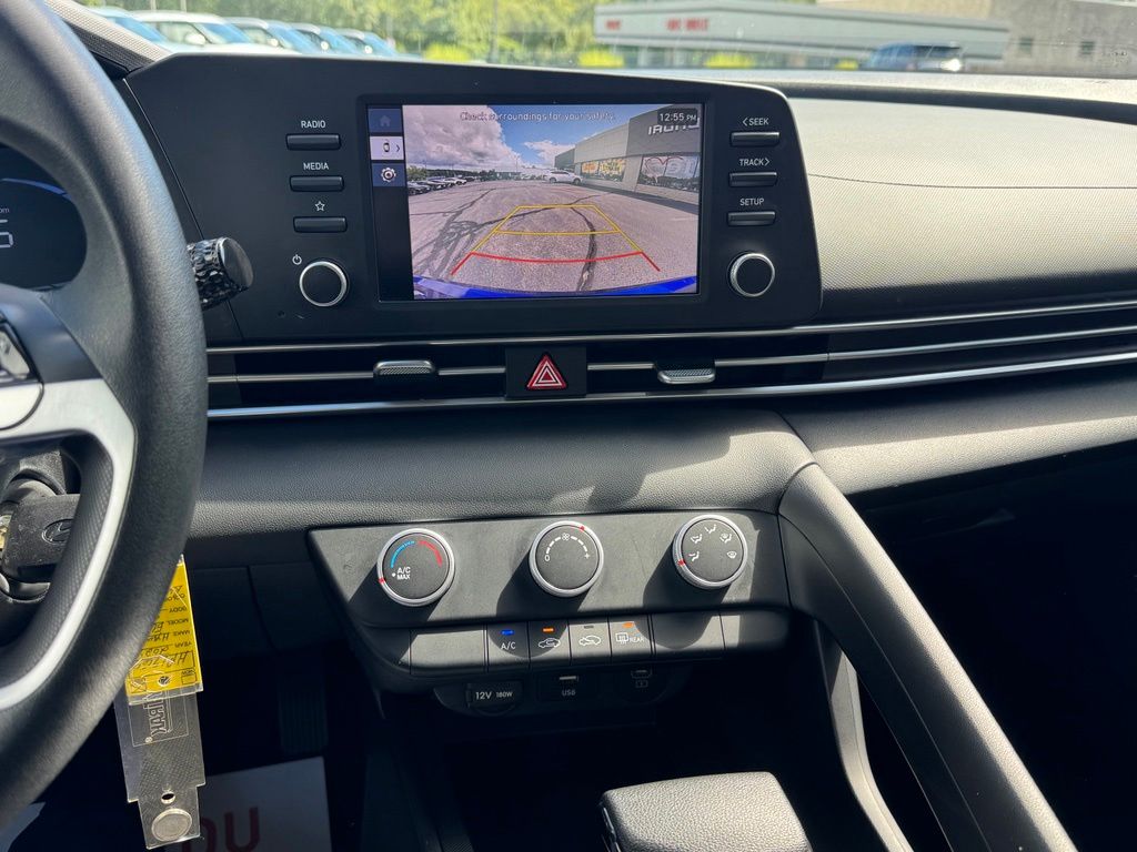 2024 Hyundai Elantra SE - Photo 38