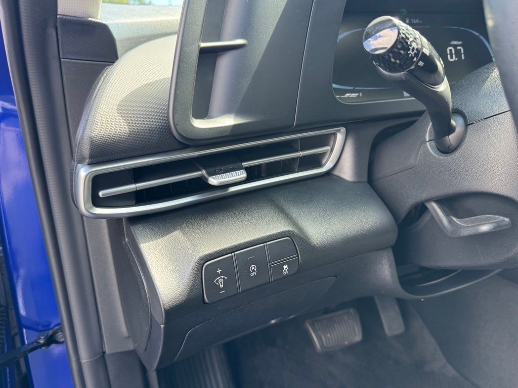 2024 Hyundai Elantra SE - Photo 36