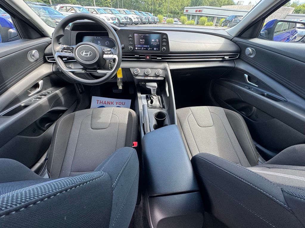 2024 Hyundai Elantra SE - Photo 13