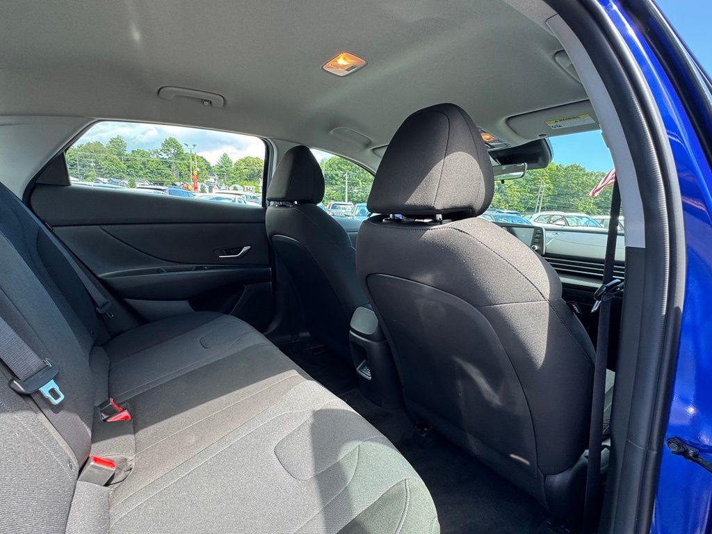 2024 Hyundai Elantra SE - Photo 25