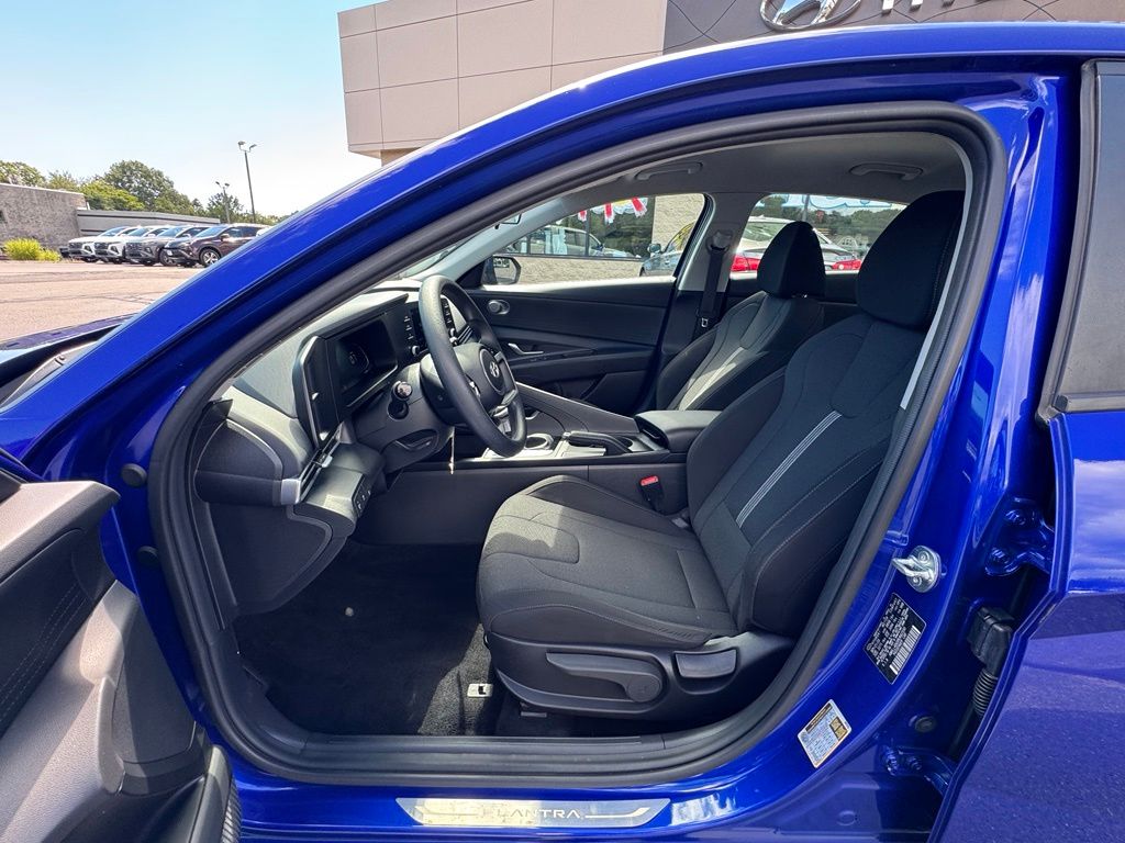 2024 Hyundai Elantra SE - Photo 31
