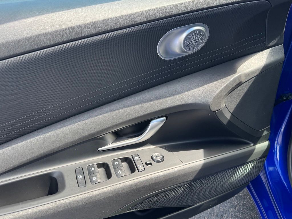 2024 Hyundai Elantra SE - Photo 35