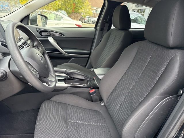 2024 Mitsubishi Eclipse Cross LE - Photo 11