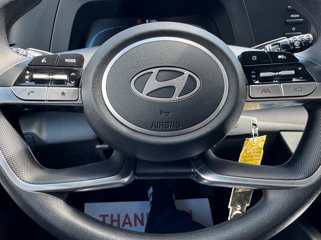 2024 Hyundai Elantra SE - Photo 39