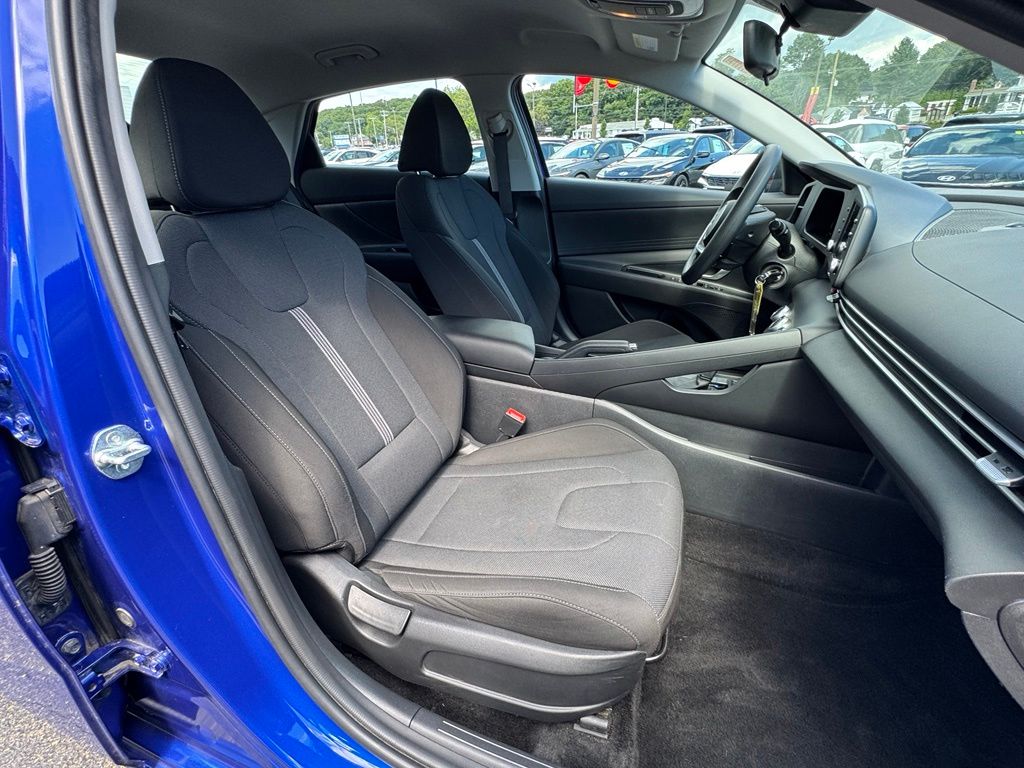 2024 Hyundai Elantra SE - Photo 27