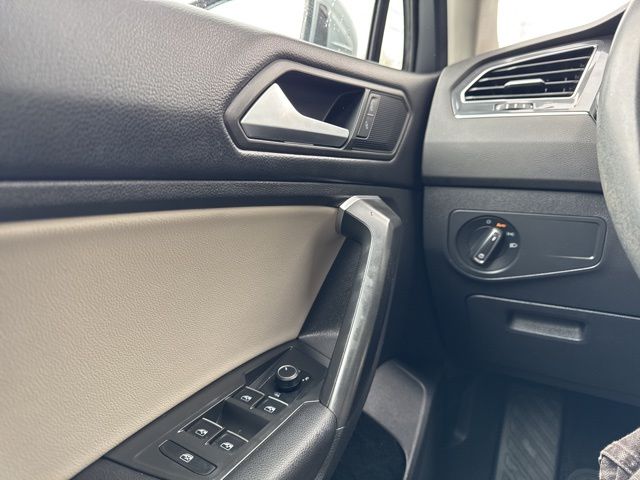 2021 Volkswagen Tiguan SE - Photo 19