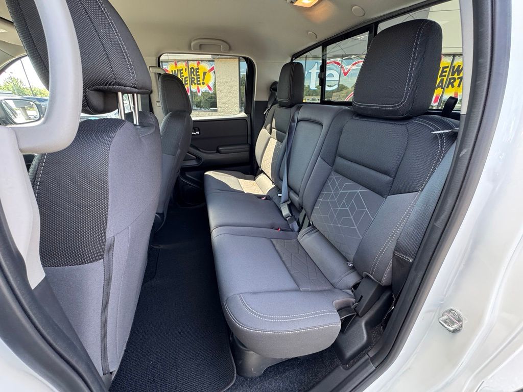 2025 Nissan Frontier SV - Photo 11