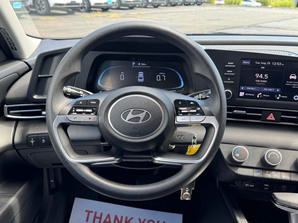 2024 Hyundai Elantra SE - Photo 17