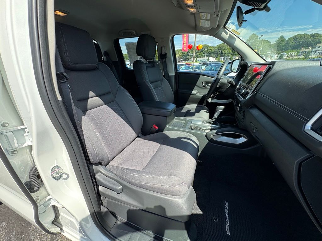 2025 Nissan Frontier SV - Photo 23