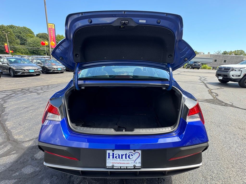 2024 Hyundai Elantra SE - Photo 21