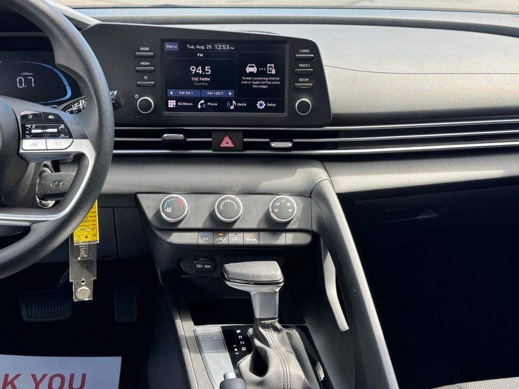 2024 Hyundai Elantra SE - Photo 15