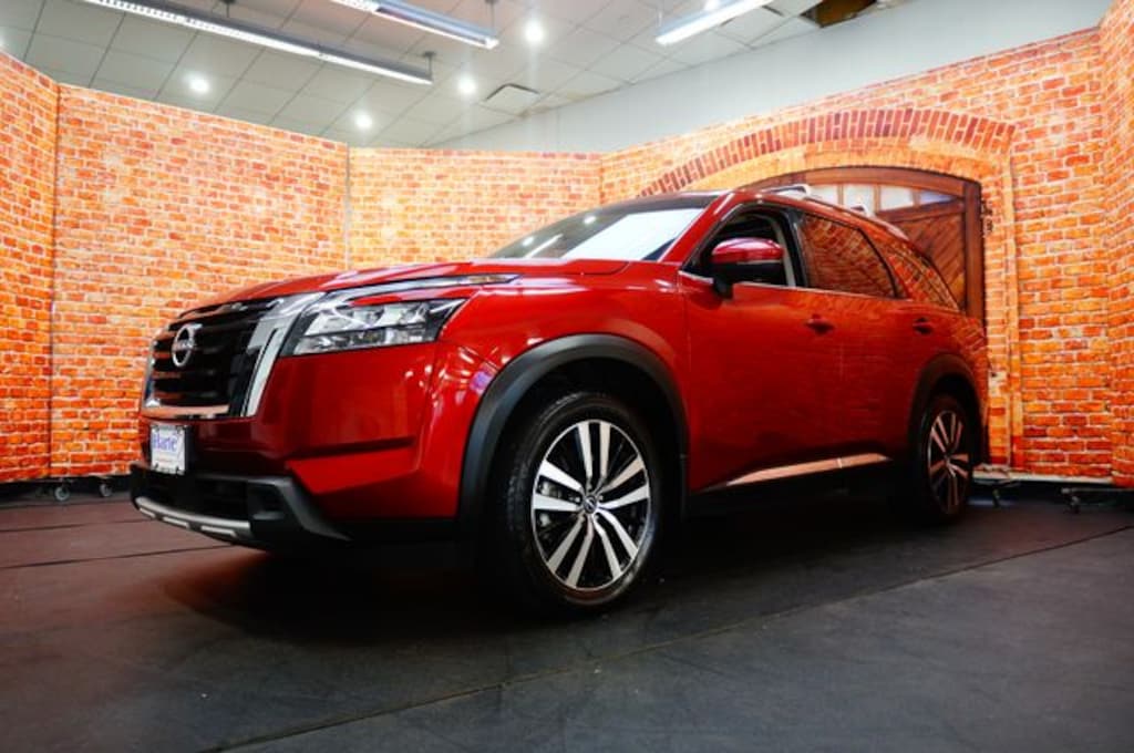 Used 2025 Nissan Pathfinder Platinum SUV