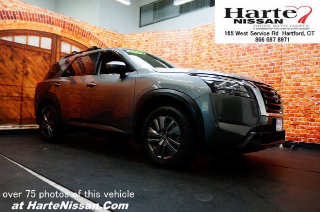 2024 Nissan Pathfinder SV