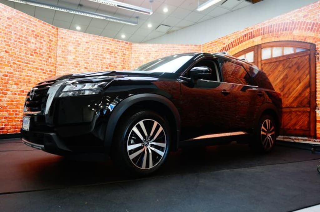 Used 2025 Nissan Pathfinder Platinum SUV