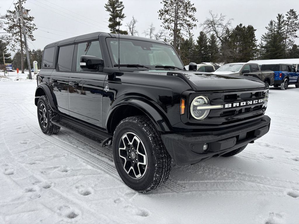 2025 Ford Bronco 4-Door Outer Banks's photo