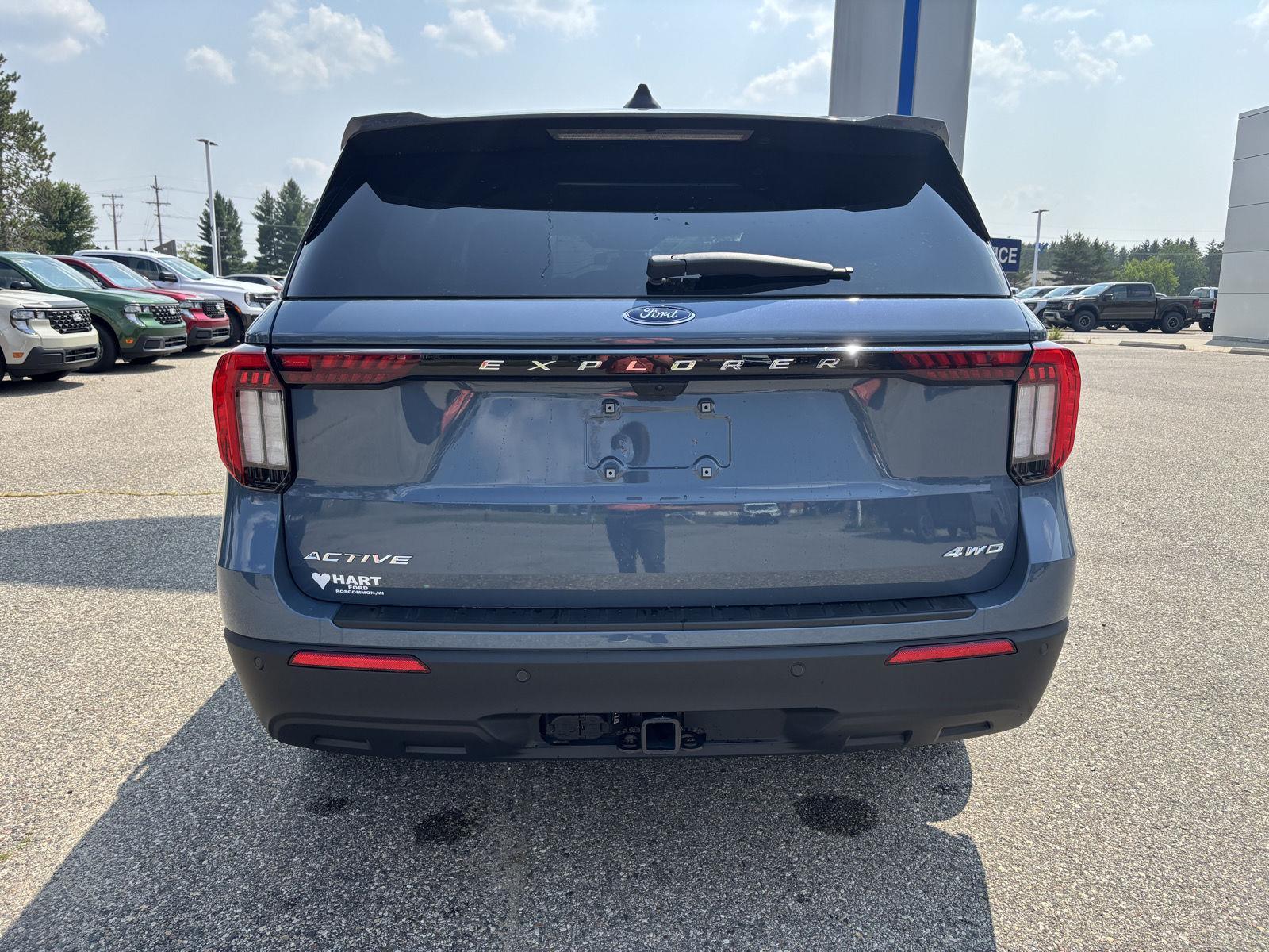 2025 Ford Explorer photo 4