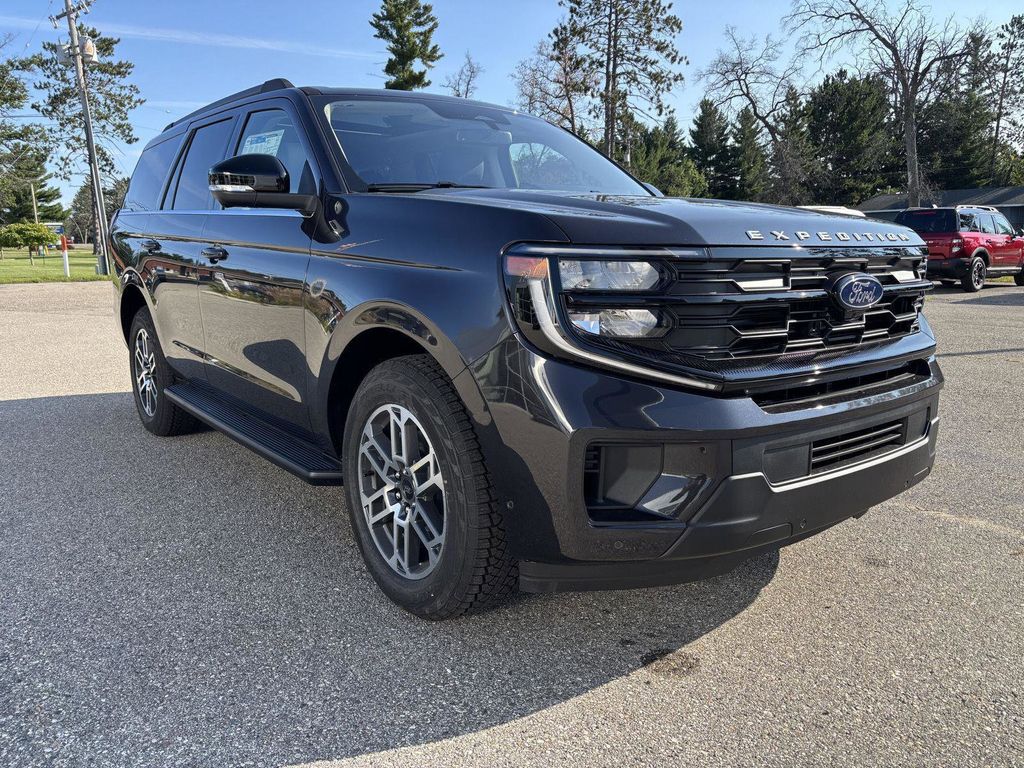 2025 Ford Expedition Active's photo