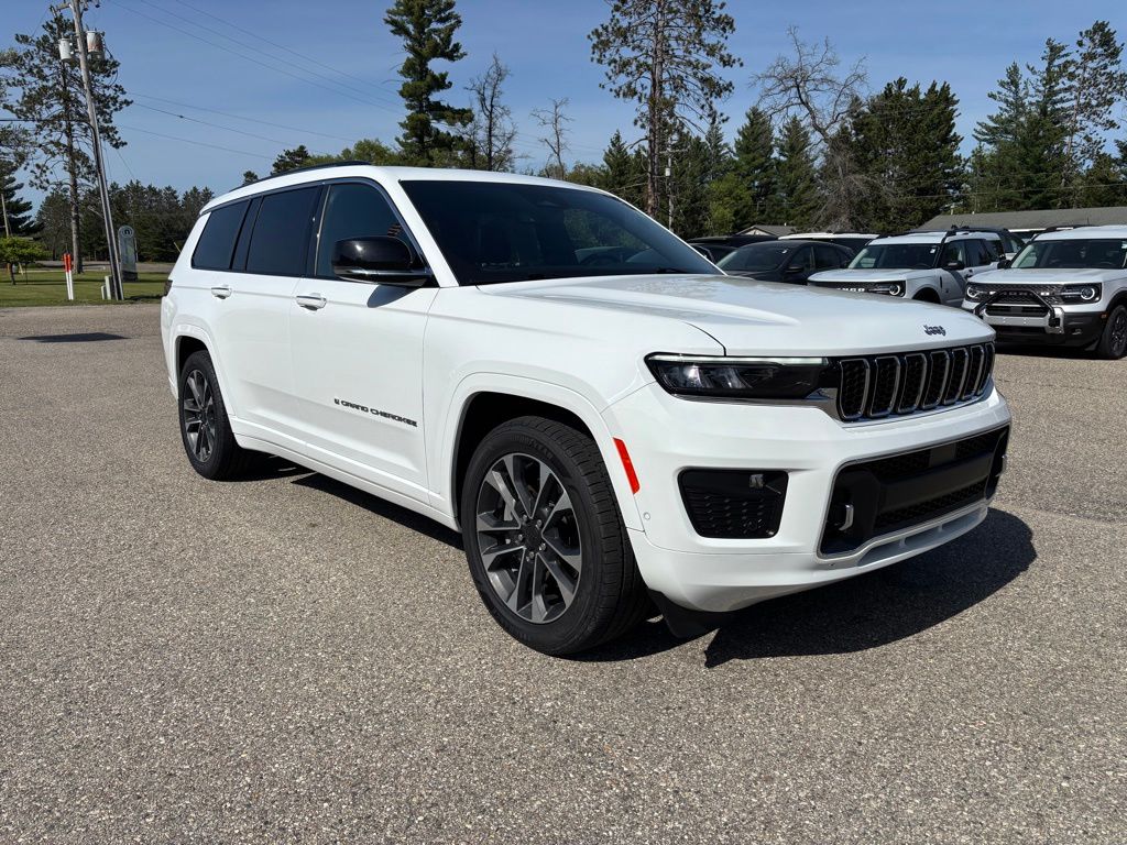 2023 Jeep Grand Cherokee L Overland 4x4's photo
