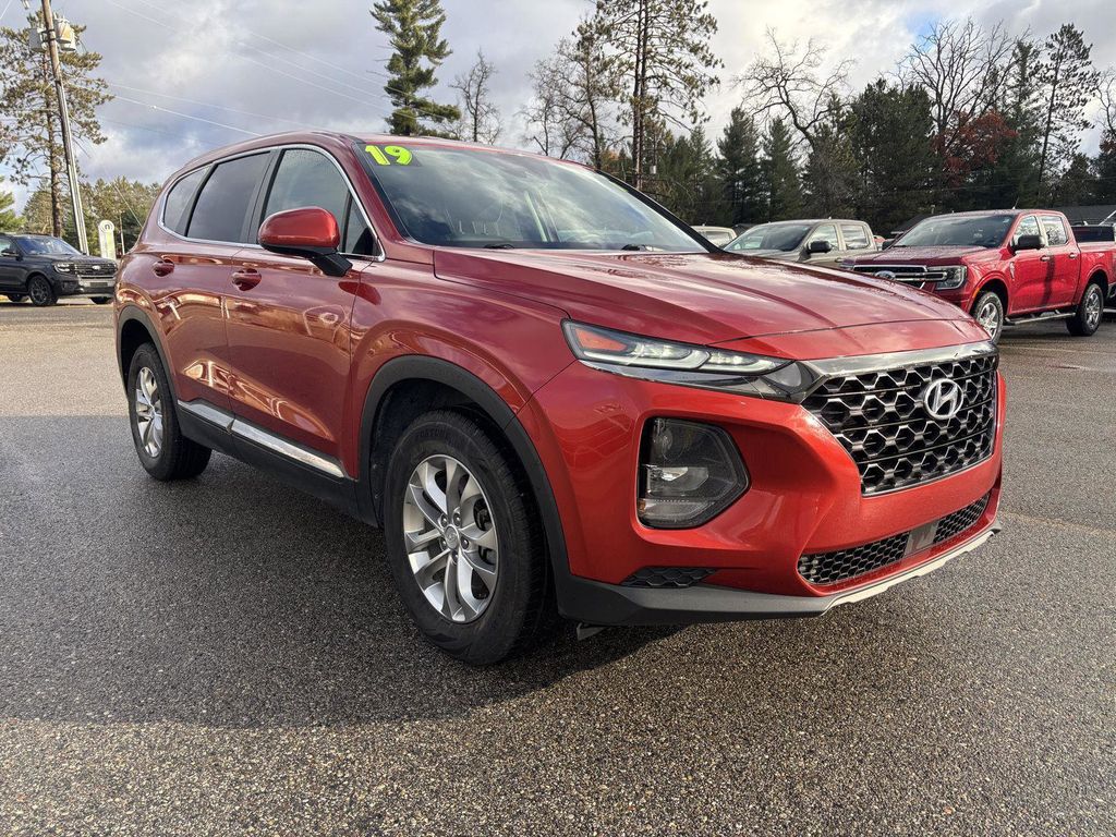 2019 Hyundai Santa Fe SE's photo
