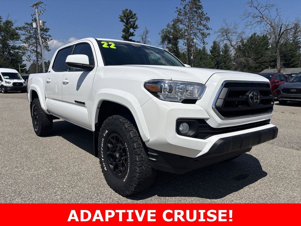 2022 Toyota Tacoma SR5's photo