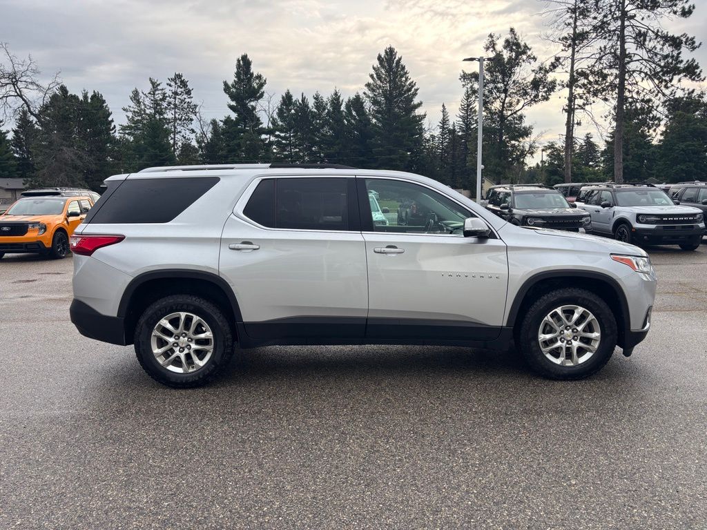 Used 2018 Chevrolet Traverse 1LT with VIN 1GNEVGKW2JJ271968 for sale in Roscommon, MI