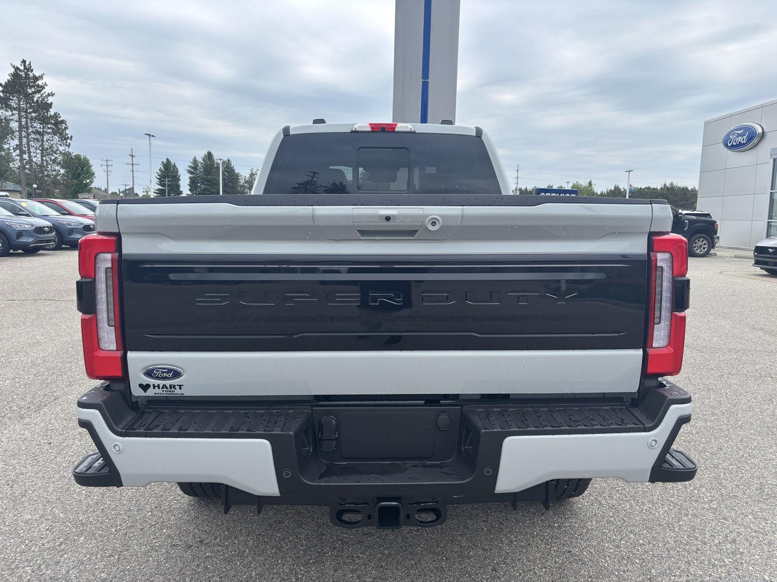 2025 Ford F-350 Platinum photo 4