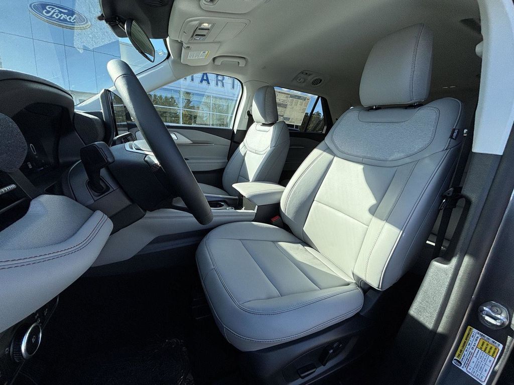 2026 Ford Explorer Active - Photo 13